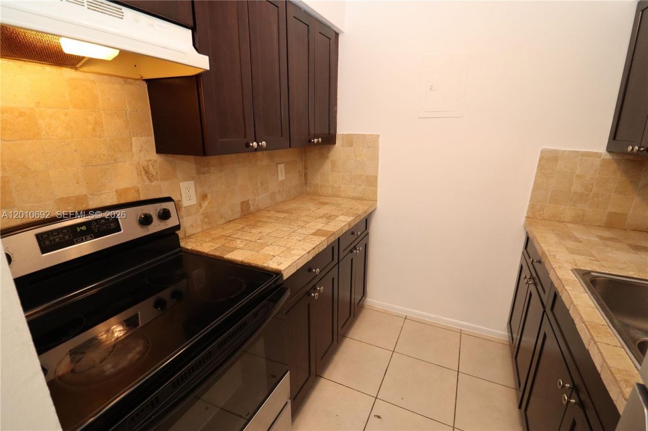3960 NW 31st Ter, Unit 2, Lauderdale Lakes, FL 33309 Photo