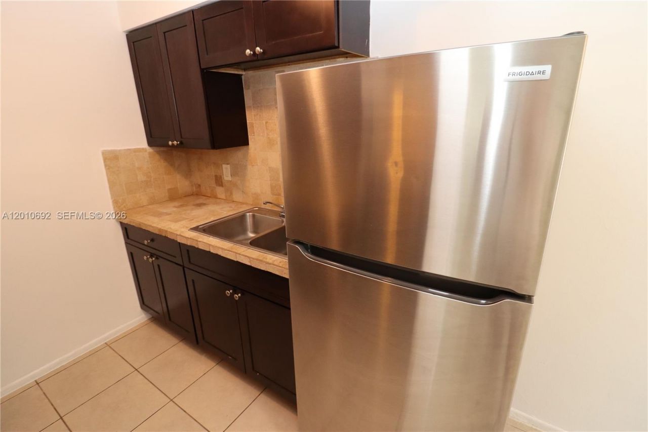 3960 NW 31st Ter, Unit 2, Lauderdale Lakes, FL 33309 Photo