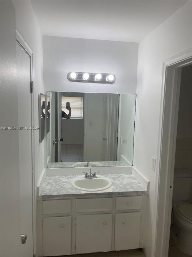 3960 NW 31st Ter , Unit 2, Lauderdale Lakes, FL 33309 Photo