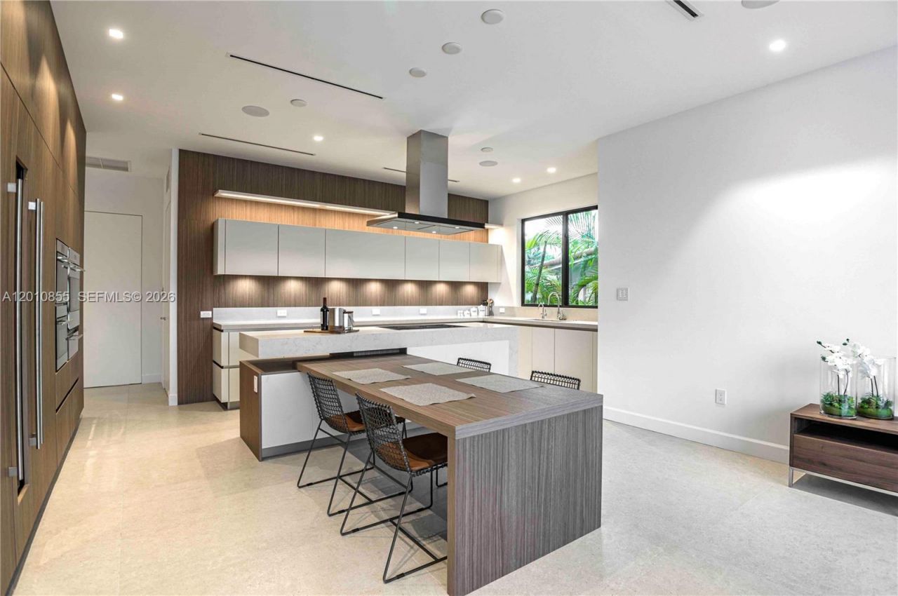 1537 SE 13th St, Unit n/a, Fort Lauderdale, FL 33316 Photo
