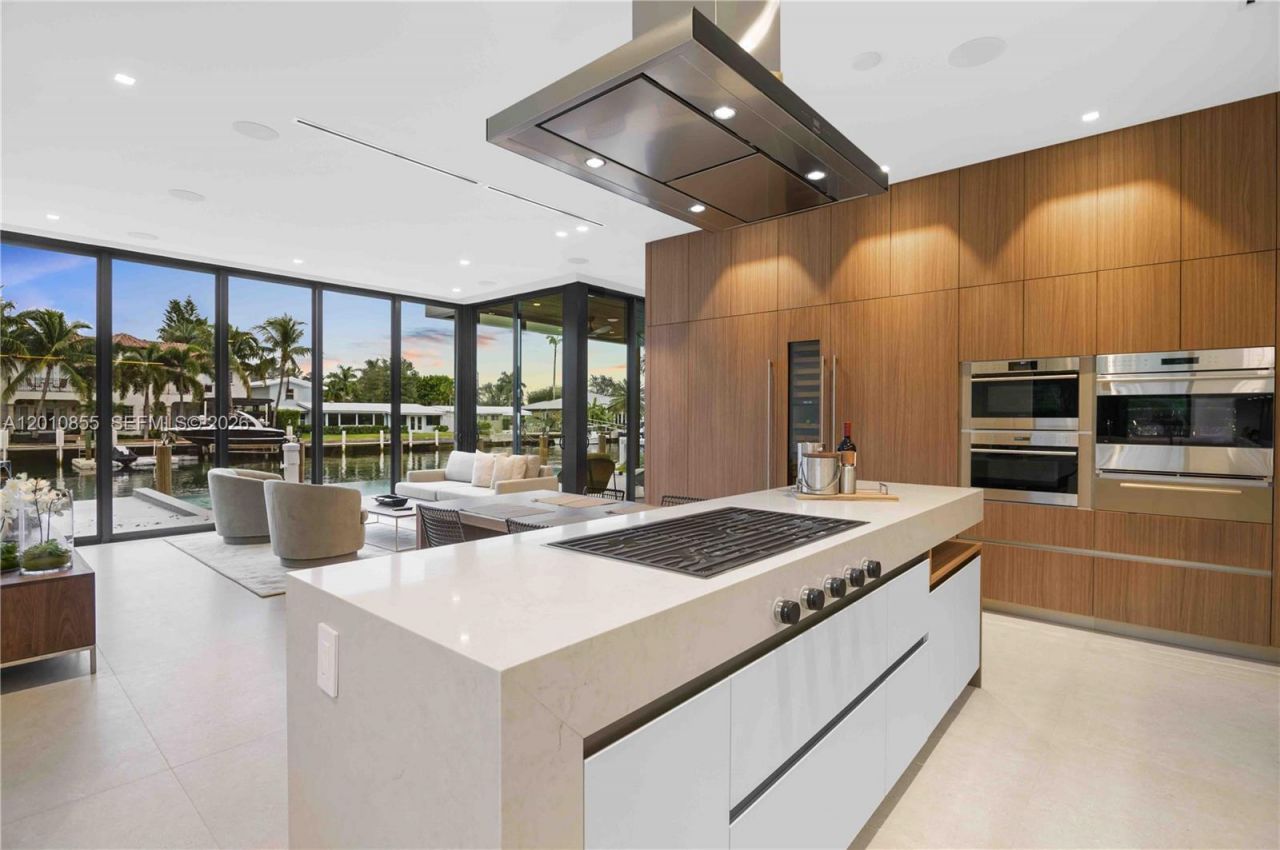 1537 SE 13th St, Unit n/a, Fort Lauderdale, FL 33316 Photo