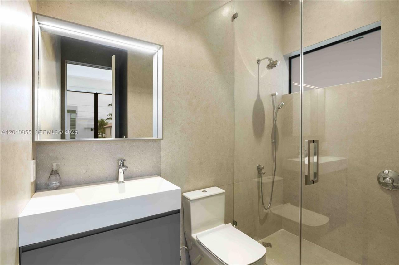 1537 SE 13th St, Unit n/a, Fort Lauderdale, FL 33316 Photo