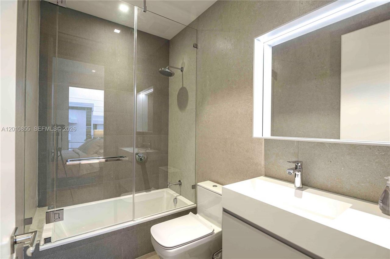 1537 SE 13th St, Unit n/a, Fort Lauderdale, FL 33316 Photo