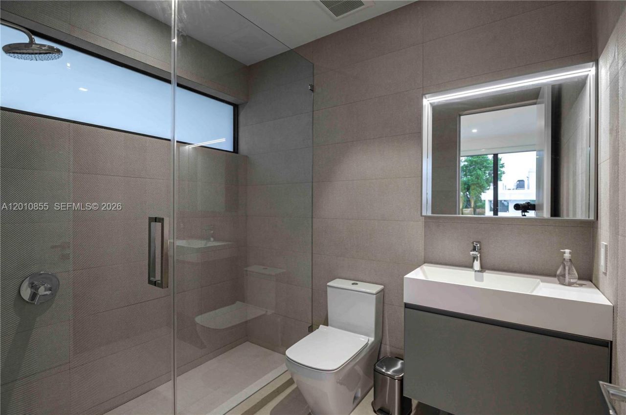 1537 SE 13th St, Unit n/a, Fort Lauderdale, FL 33316 Photo