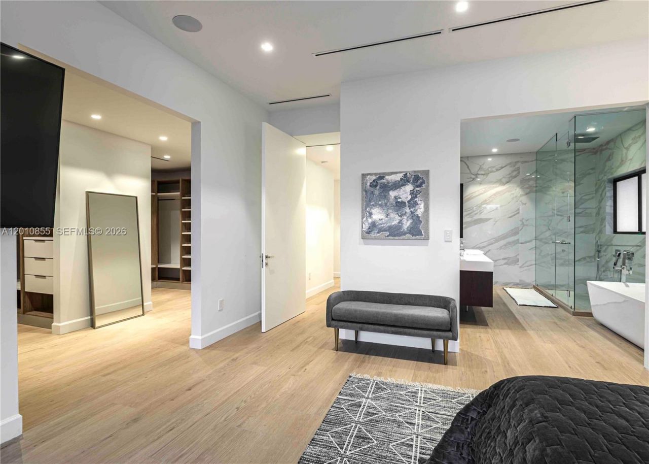 1537 SE 13th St, Unit n/a, Fort Lauderdale, FL 33316 Photo