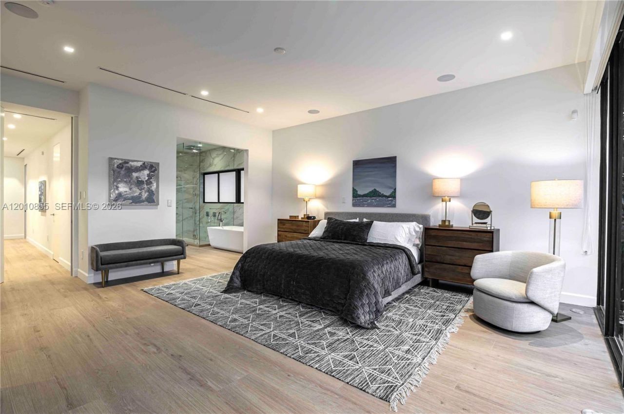 1537 SE 13th St, Unit n/a, Fort Lauderdale, FL 33316 Photo