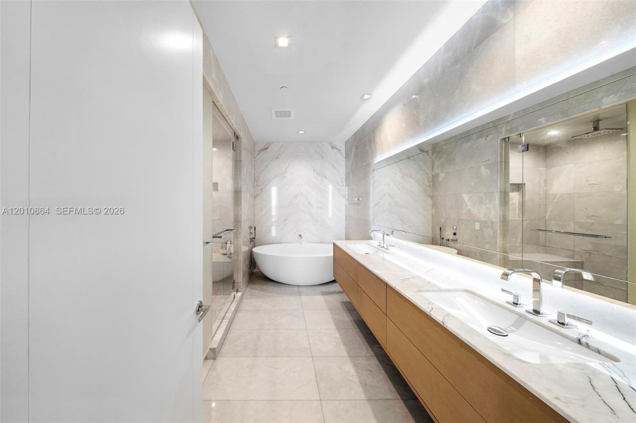 18501 Collins Ave, Unit 501, Sunny Isles Beach, FL 33160 Photo