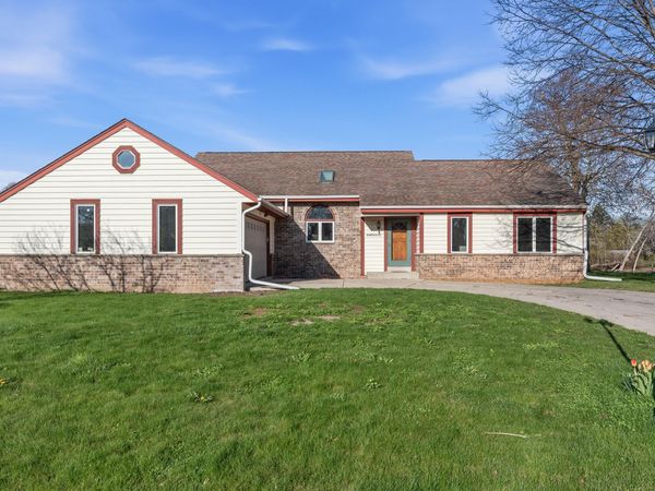 w164n11115 Kings Way -, Germantown, WI 53022