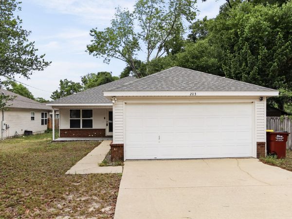 203 8th Avenue, Crestview, FL 32536