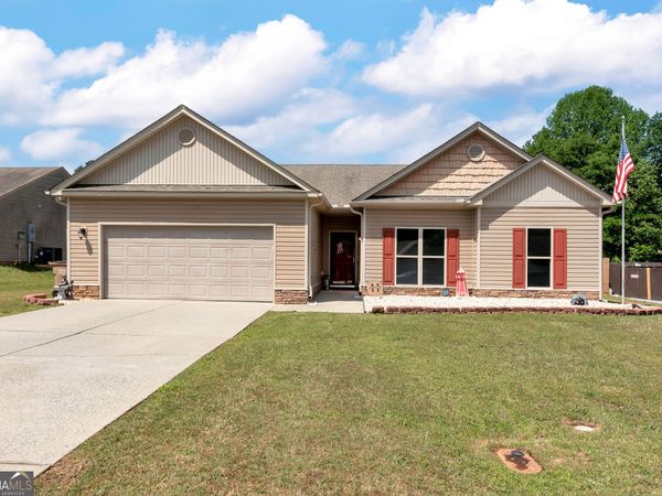 1424 Silvergate Way, Winder, GA 30680