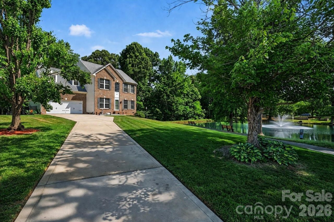 10904 Carver Pond Road, Charlotte, NC 28269 Main Photo