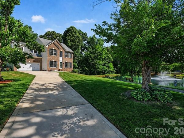 10904 Carver Pond Road, Charlotte, NC 28269