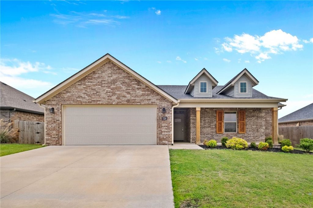 726 Hickory Meadows Avenue, Tontitown, AR 72762 Main Photo