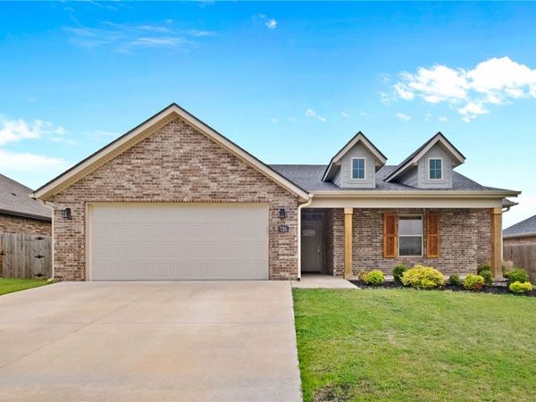 726 Hickory Meadows Avenue, Tontitown, AR 72762