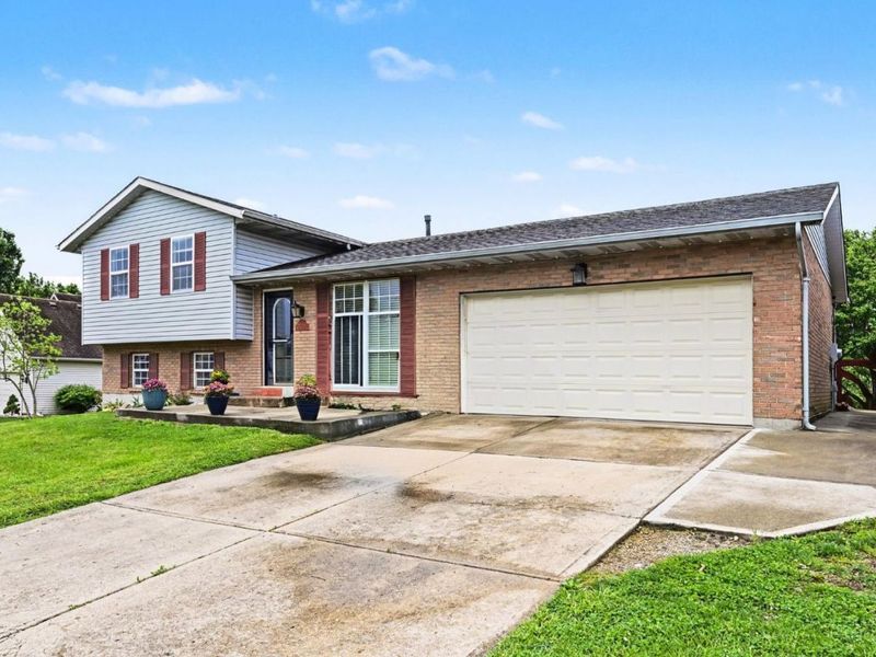 6503 Tara Brooke Court, Hamilton, OH 45005 Photo 3