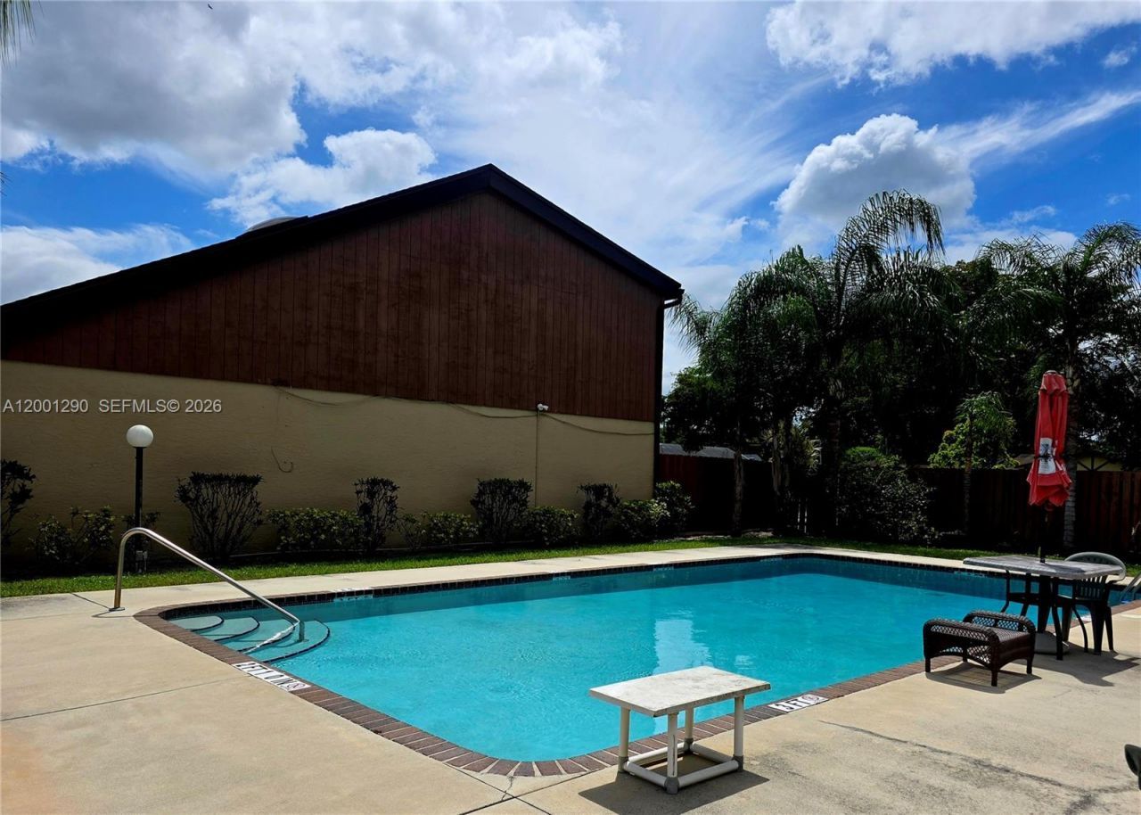 4865 SW 64th Way , Davie, FL 33314 Photo
