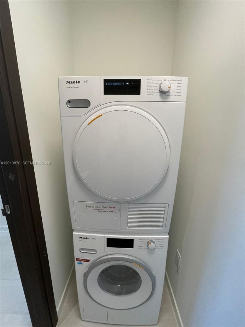 1000 Brickell Plaza , Unit 5908, Miami, FL 33131 Photo
