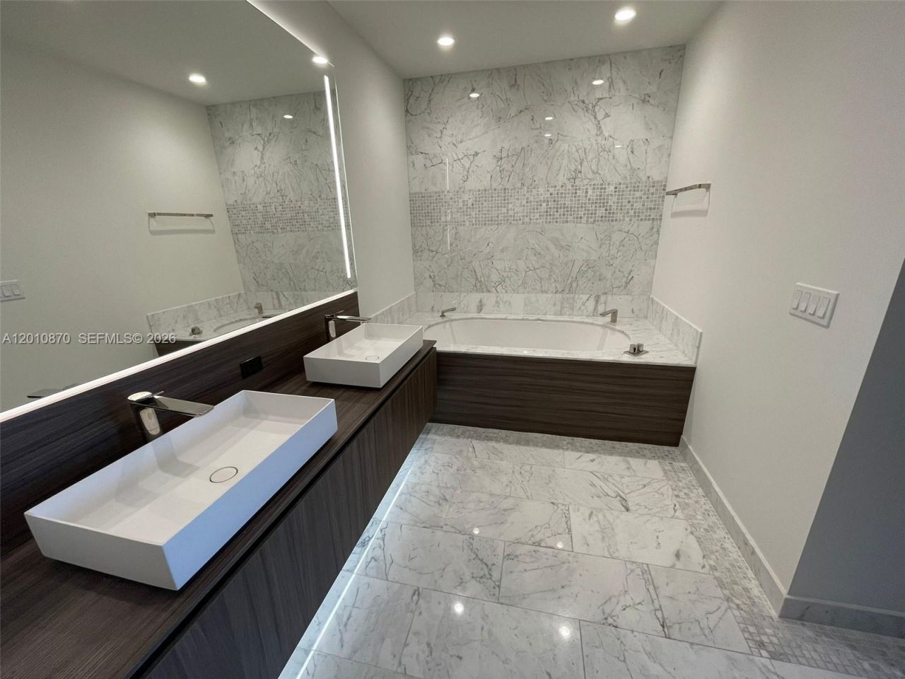 1000 Brickell Plaza , Unit 5908, Miami, FL 33131 Photo