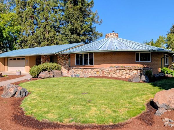10 Donna Way, Central Point, OR 97502