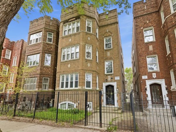 7724 S Essex Avenue , Chicago, IL 60649