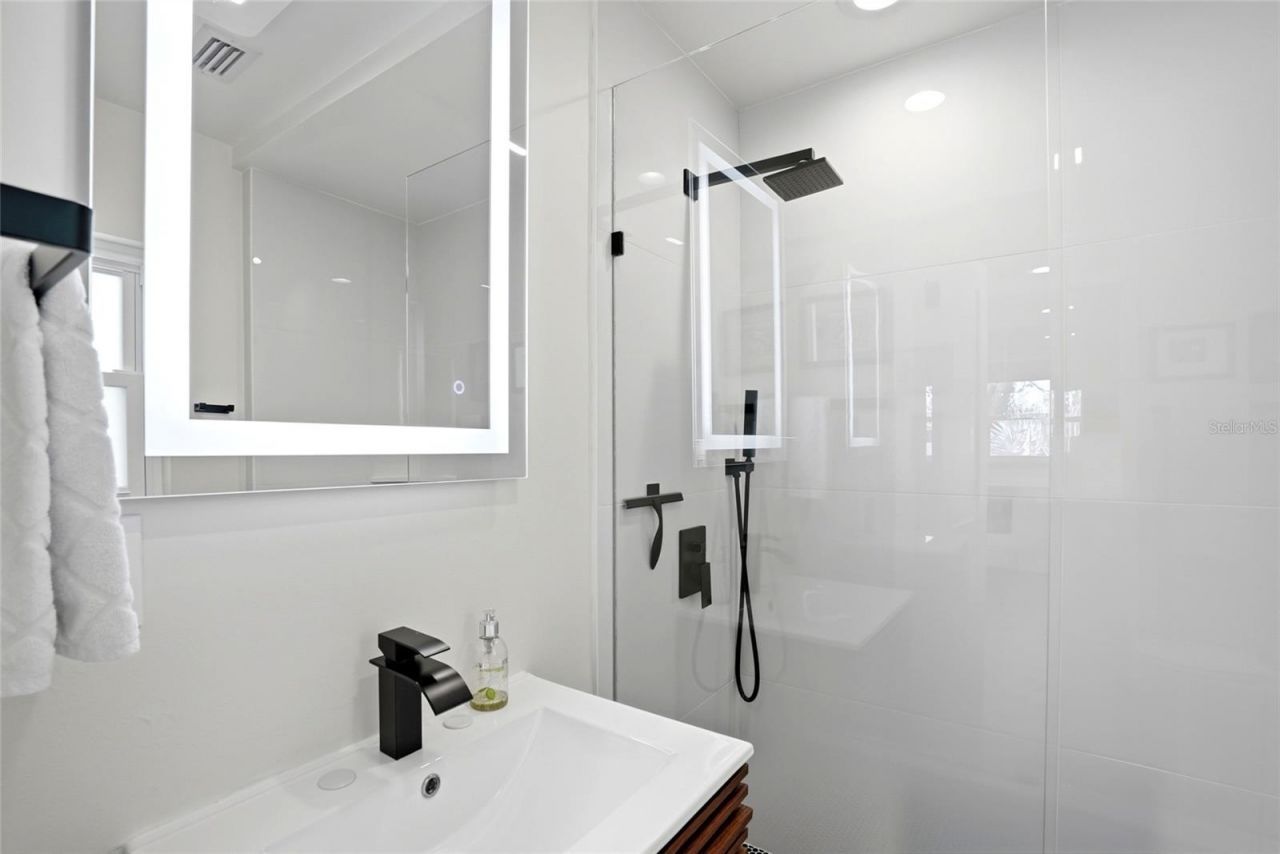 743 43rd Avenue Ne, Saint Petersburg, FL 33703 Photo