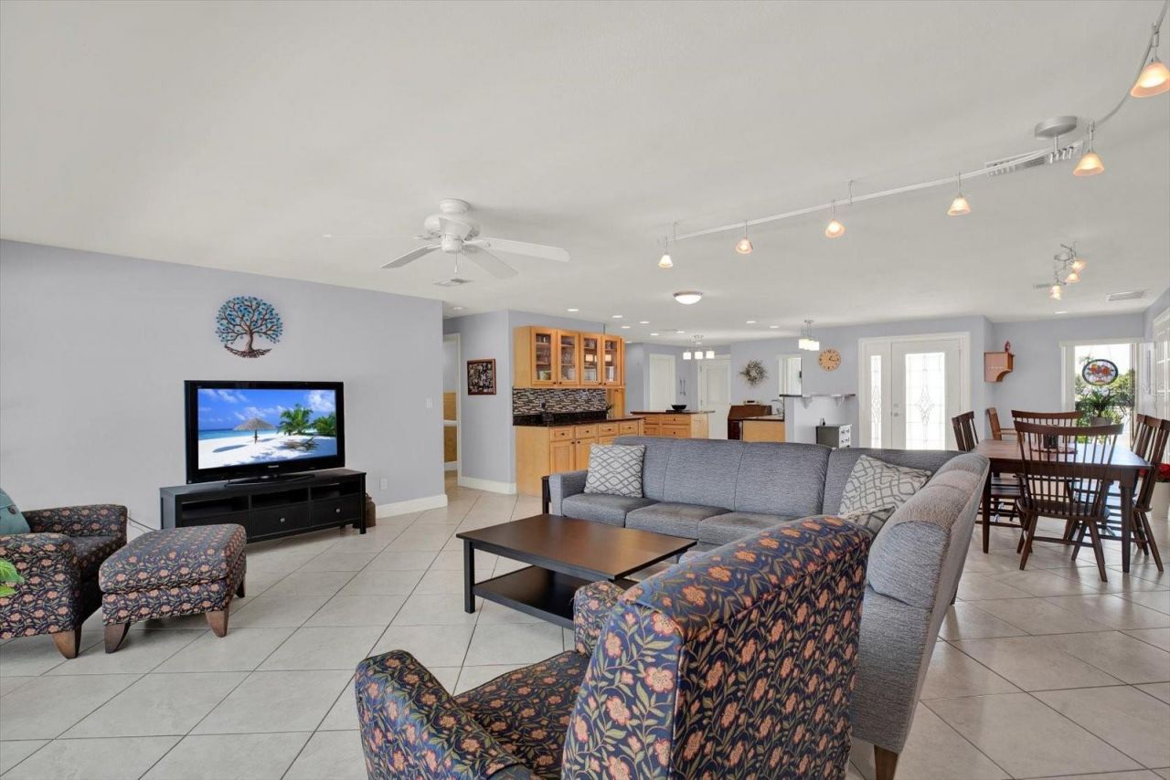14725 Crown Drive , Largo, FL 33774 Photo