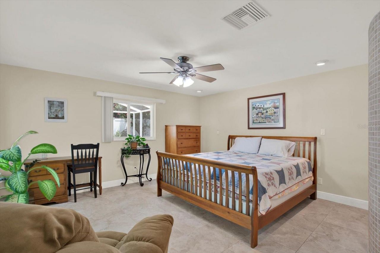 14725 Crown Drive , Largo, FL 33774 Photo