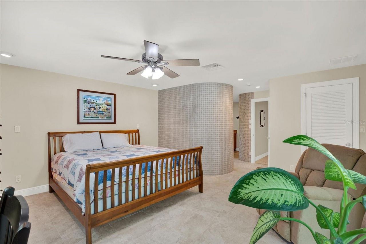 14725 Crown Drive , Largo, FL 33774 Photo