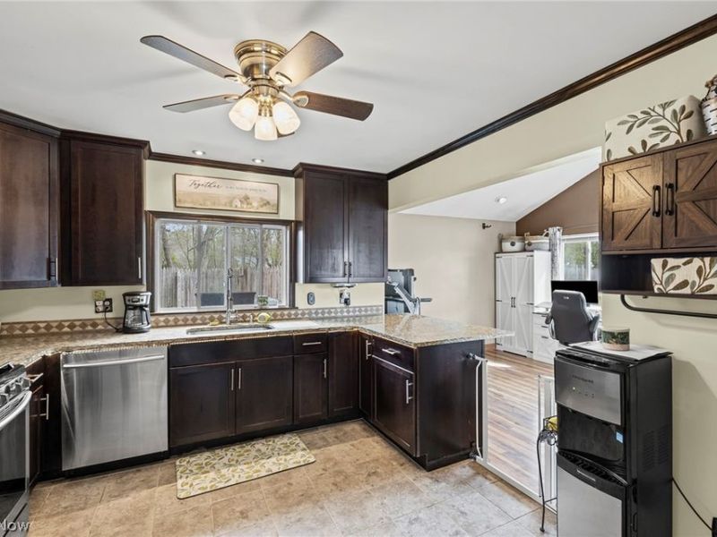 565 Perry Road, Tallmadge, OH 44278 Photo 11