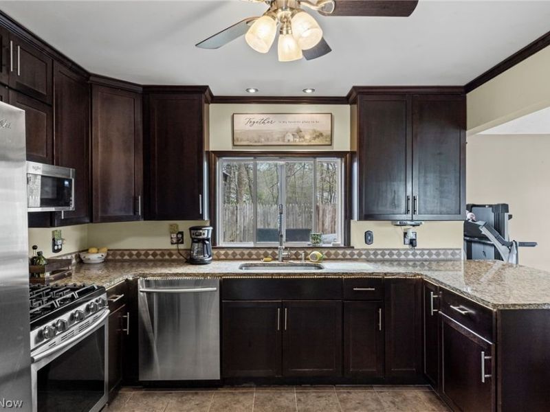565 Perry Road, Tallmadge, OH 44278 Photo 13
