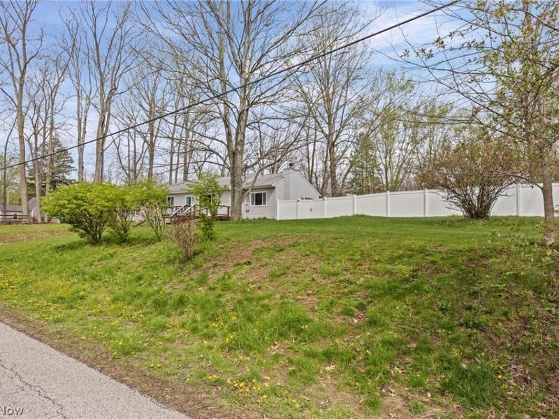 565 Perry Road, Tallmadge, OH 44278 Photo 3