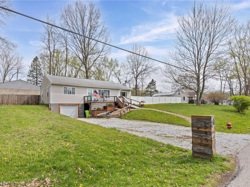 565 Perry Road, Tallmadge, OH 44278 Photo 4
