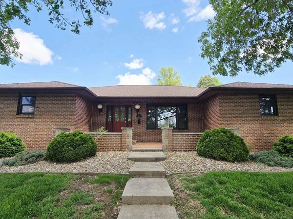 105 W Glendale Road, Oskaloosa, IA 52577
