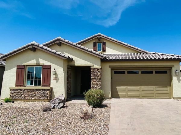 2828 W Patagonia Court, San Tan Valley, AZ 85144