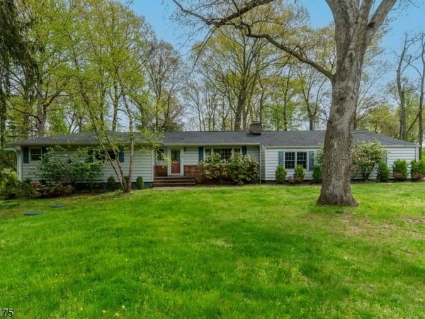 19 Floral Rd, Raritan, NJ 08822
