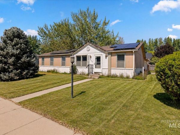 402 Cedar St, Middleton, ID 83644