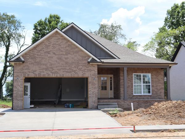 734 Southern Pine Trl, Clarksville, TN 37043