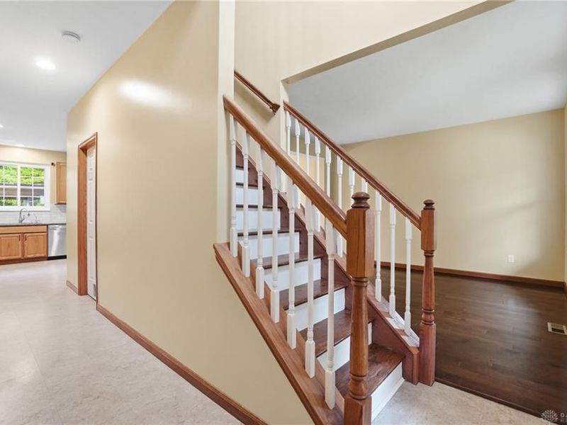 1264 Kables Mill Drive, Sugarcreek Township, OH 45305 Photo 4