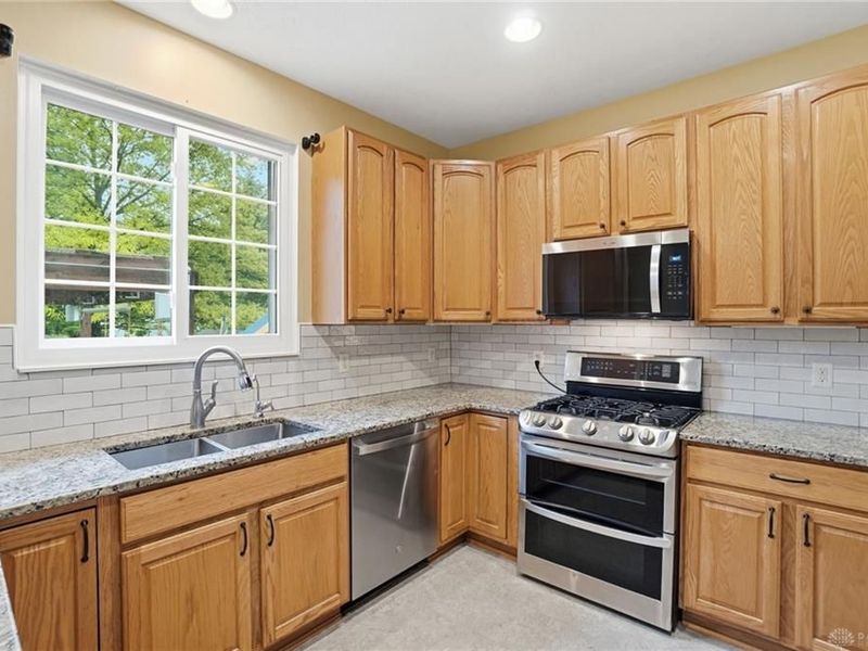 1264 Kables Mill Drive, Sugarcreek Township, OH 45305 Photo 5