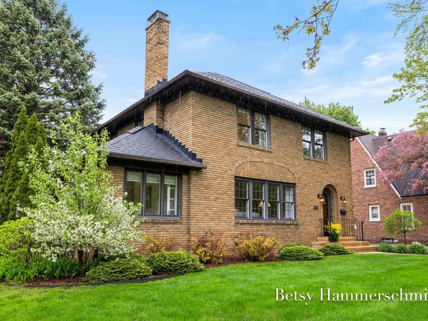 417 Cheshire Drive NE, Grand Rapids, MI 49505