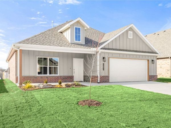2302 N Presley Street , Siloam Springs, AR 72761