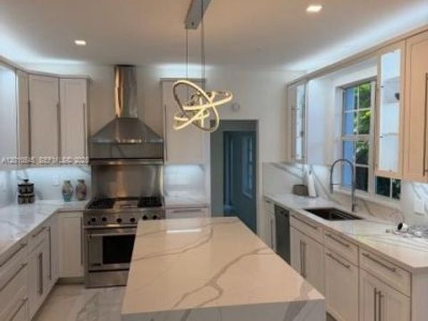 5824 Alton Rd, Miami Beach, FL 33140