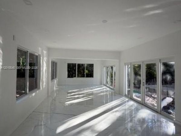 5824 Alton Rd , Miami Beach, FL 33140
