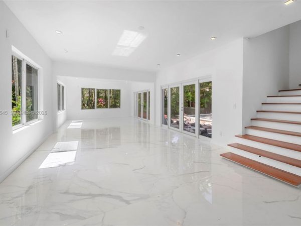 5824 Alton Rd, Miami Beach, FL 33140