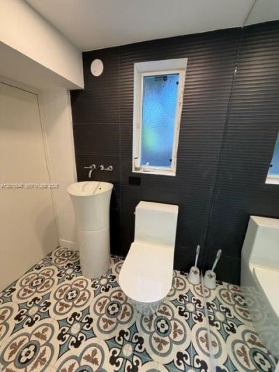 5824 Alton Rd, Miami Beach, FL 33140 Photo