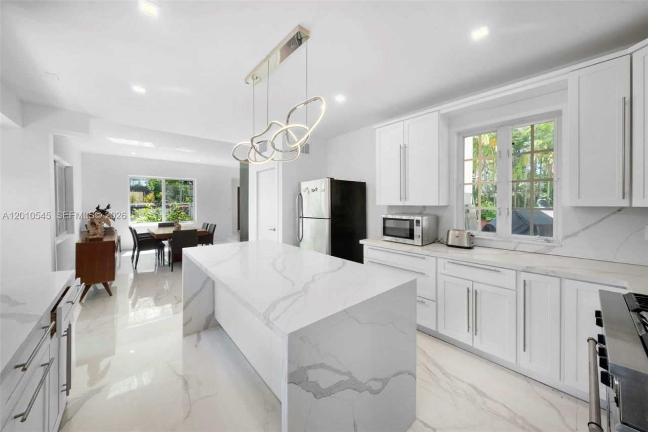 5824 Alton Rd, Miami Beach, FL 33140 Photo