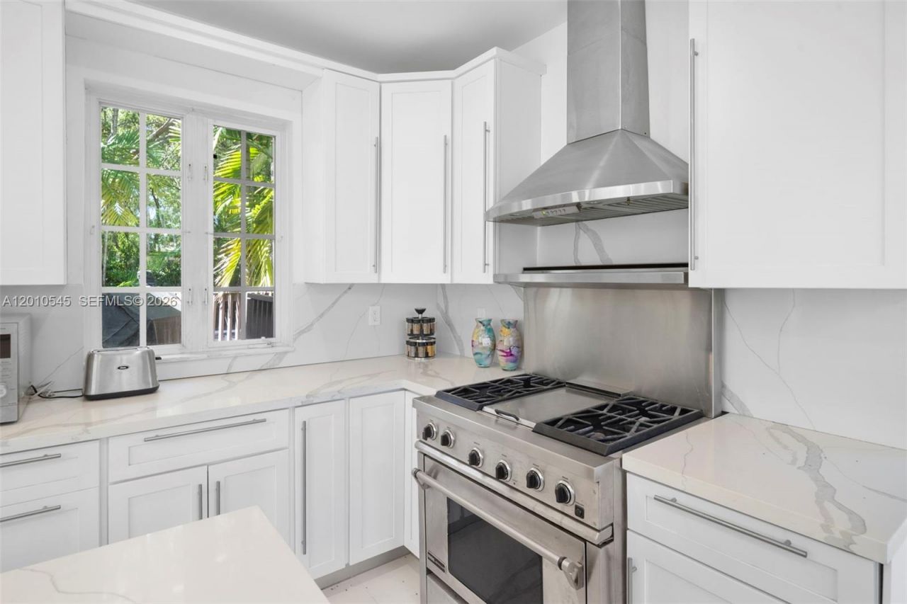 5824 Alton Rd, Miami Beach, FL 33140 Photo