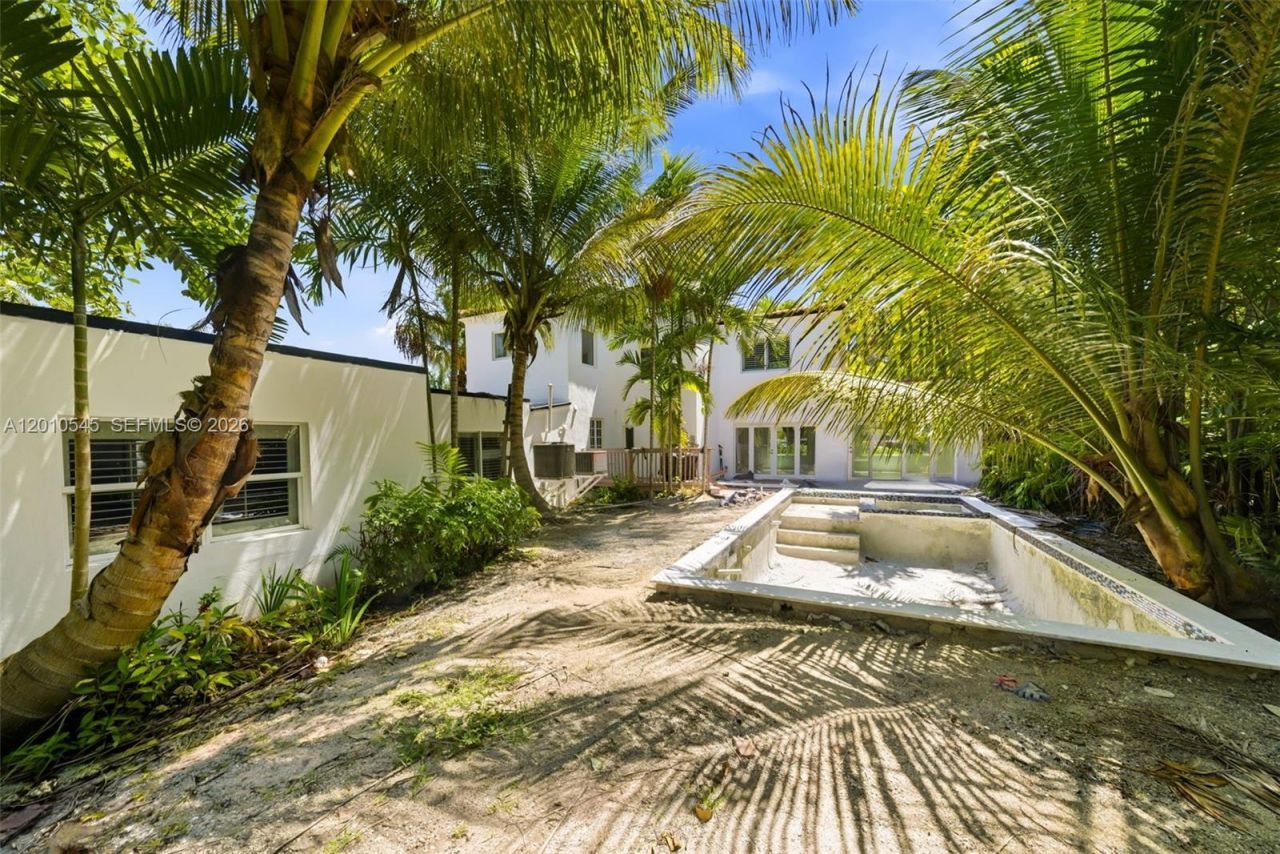 5824 Alton Rd, Miami Beach, FL 33140 Photo