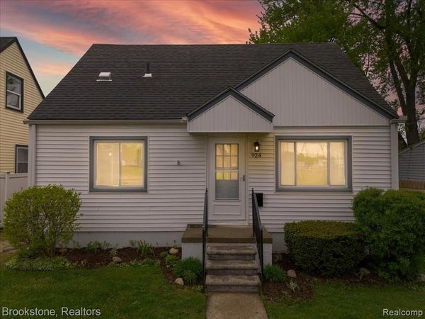 924 E Otis Avenue , Hazel Park, MI 48030
