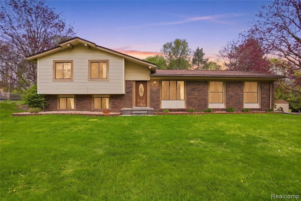 1525 E Dawson Road, Milford Township, MI 48381 Main Photo